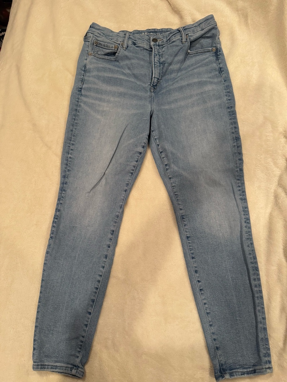 American Eagle Outfitters Light Wash Skinny Jeans size 16 Short